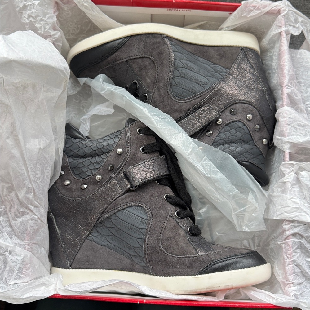 Guess Huxley 2 Wedge Sneakers - Picture 8 of 10